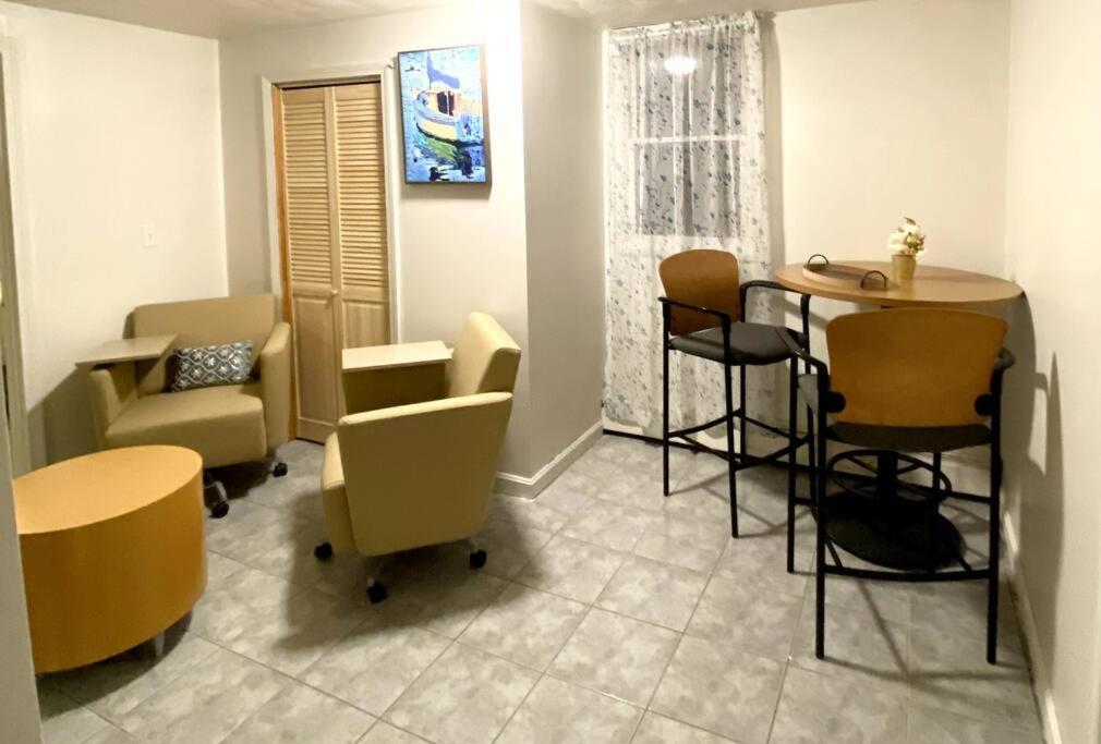 Glorious Suite Near Downtown With Washer/Dryer Глостър Екстериор снимка