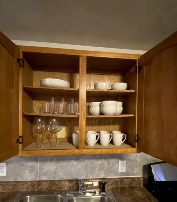 Glorious Suite Near Downtown With Washer/Dryer Глостър Екстериор снимка