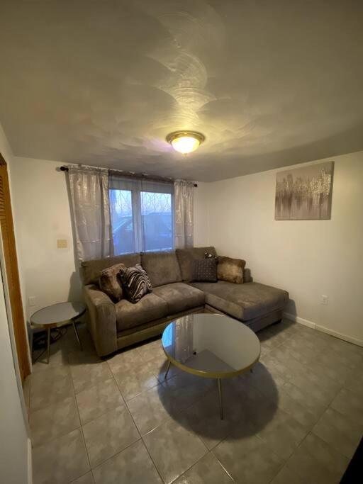 Glorious Suite Near Downtown With Washer/Dryer Глостър Екстериор снимка